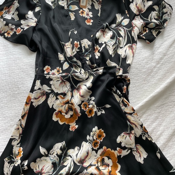 Floral Wrap Dress - Picture 4 of 5